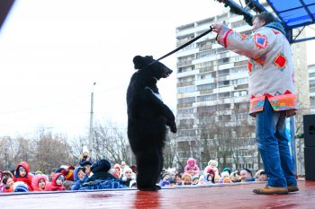 Возле кинотеатра «Бирюсинка» прошли традиционные новогодние гулянья
