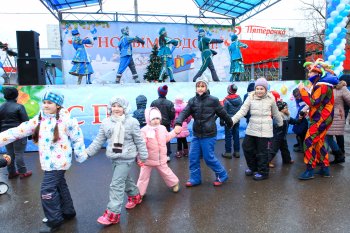 Возле кинотеатра «Бирюсинка» прошли традиционные новогодние гулянья