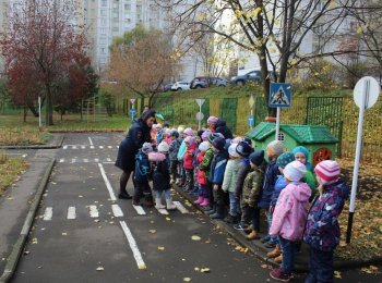 Госавтоинспекторы Южного округа Москвы провели урок дорожной безопасности для дошкольников